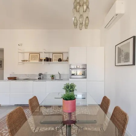 Iflat Lovely With View On Pope Window Appartement