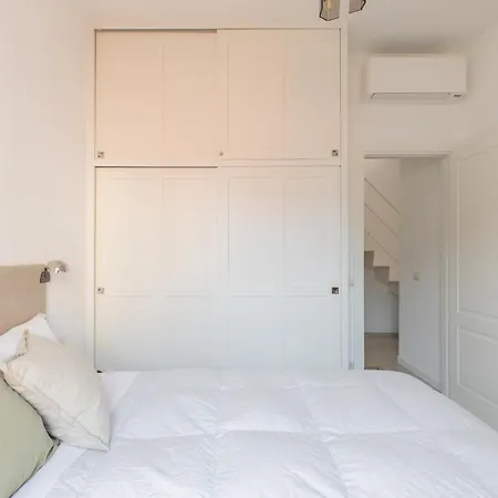 Iflat Lovely With View On Pope Window