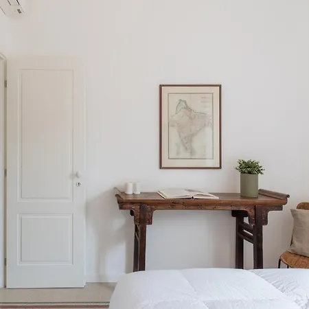 Iflat Lovely With View On Pope Window Appartement