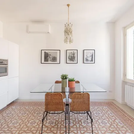 Iflat Lovely With View On Pope Window Appartement