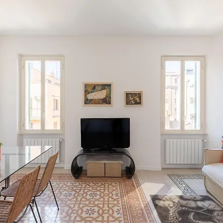 Iflat Lovely With View On Pope Window Apartment *