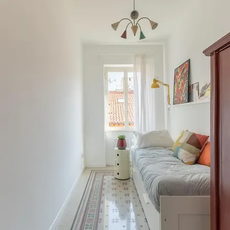 Iflat Lovely With View On Pope Window