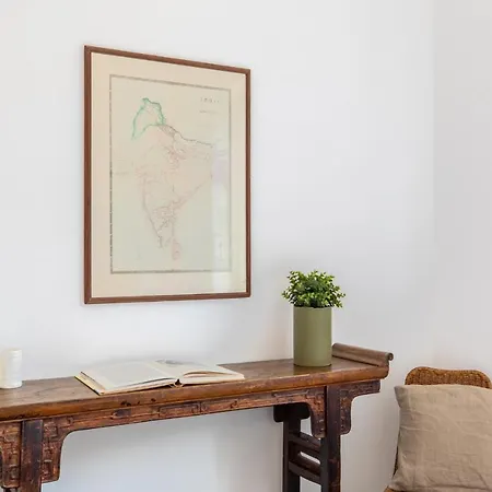 Iflat Lovely With View On Pope Window