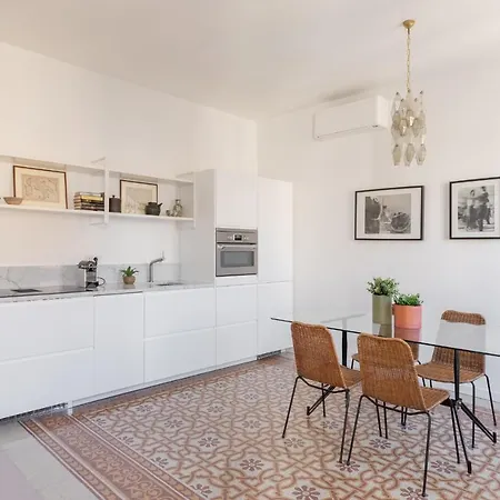 Iflat Lovely With View On Pope Window *