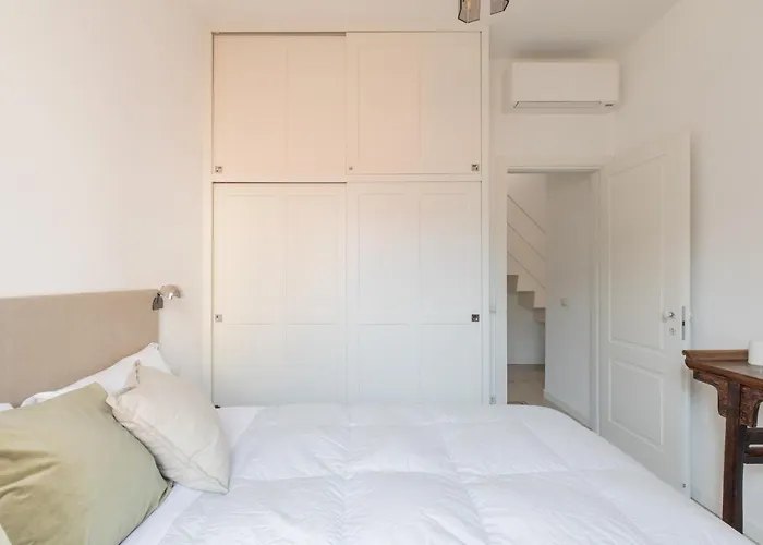 Iflat Lovely With View On Pope Window