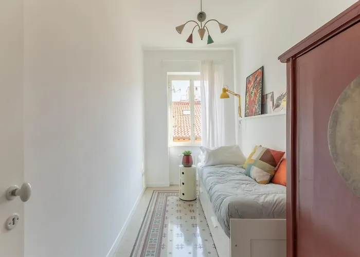 Iflat Lovely With View On Pope Window