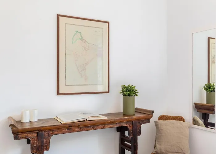 Iflat Lovely With View On Pope Window